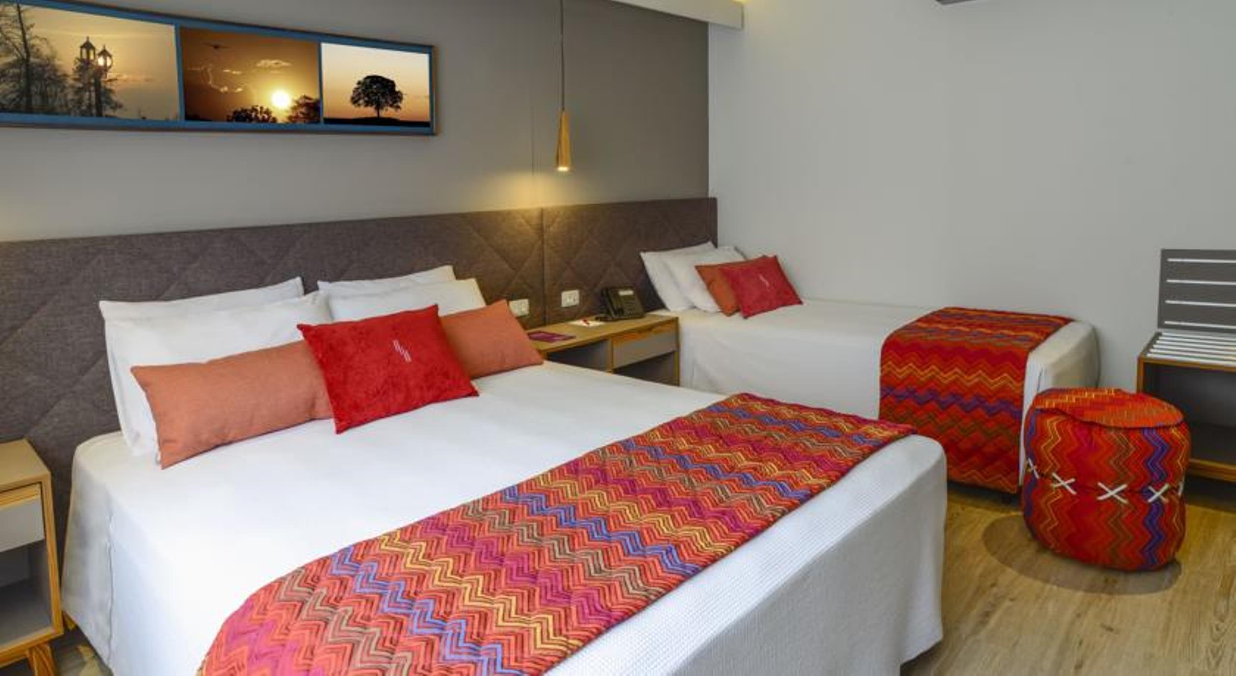 Hotel Laghetto Stilo Centro Gramado Exterior foto Family room
