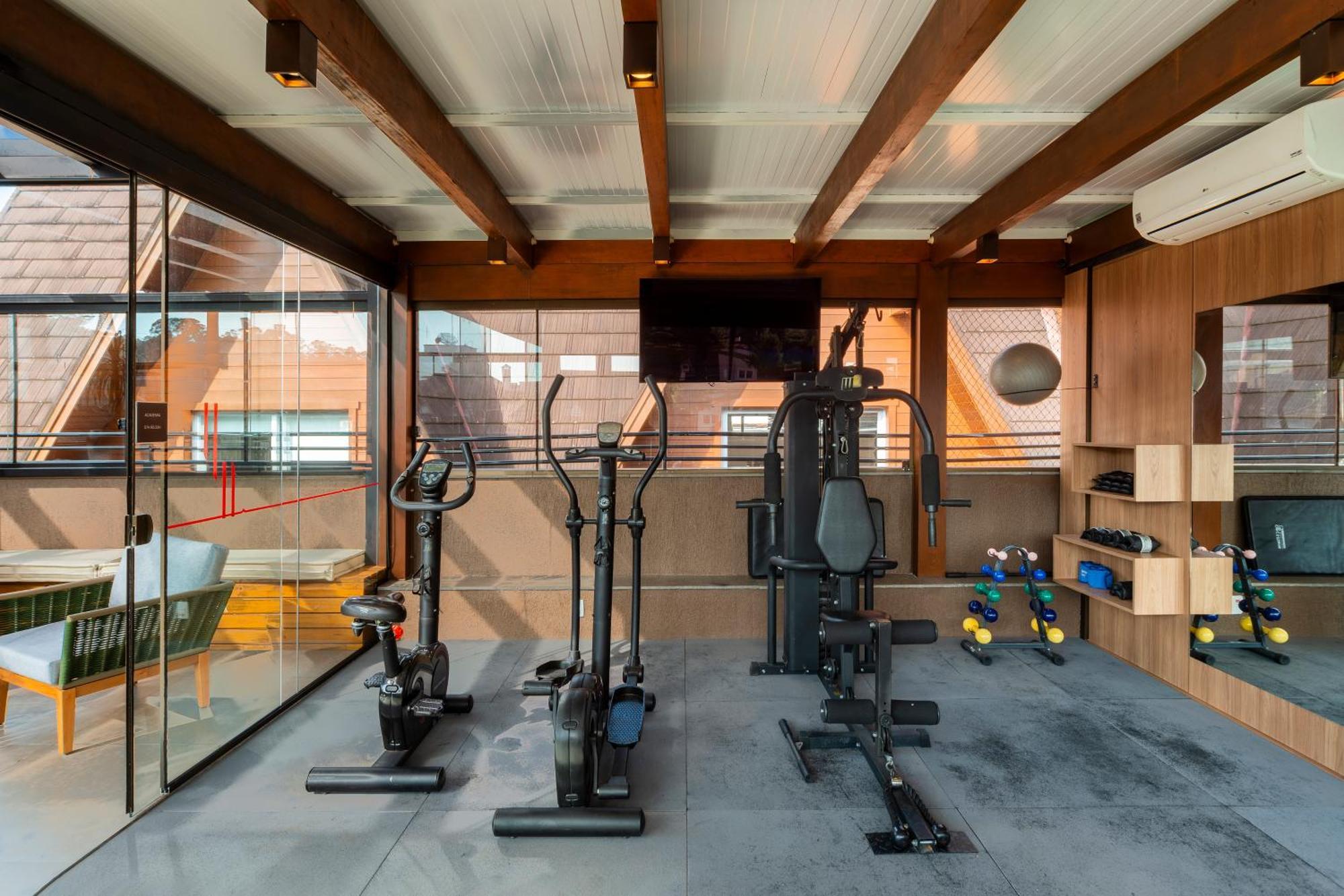 Hotel Laghetto Stilo Centro Gramado Exterior foto The gym at the hotel
